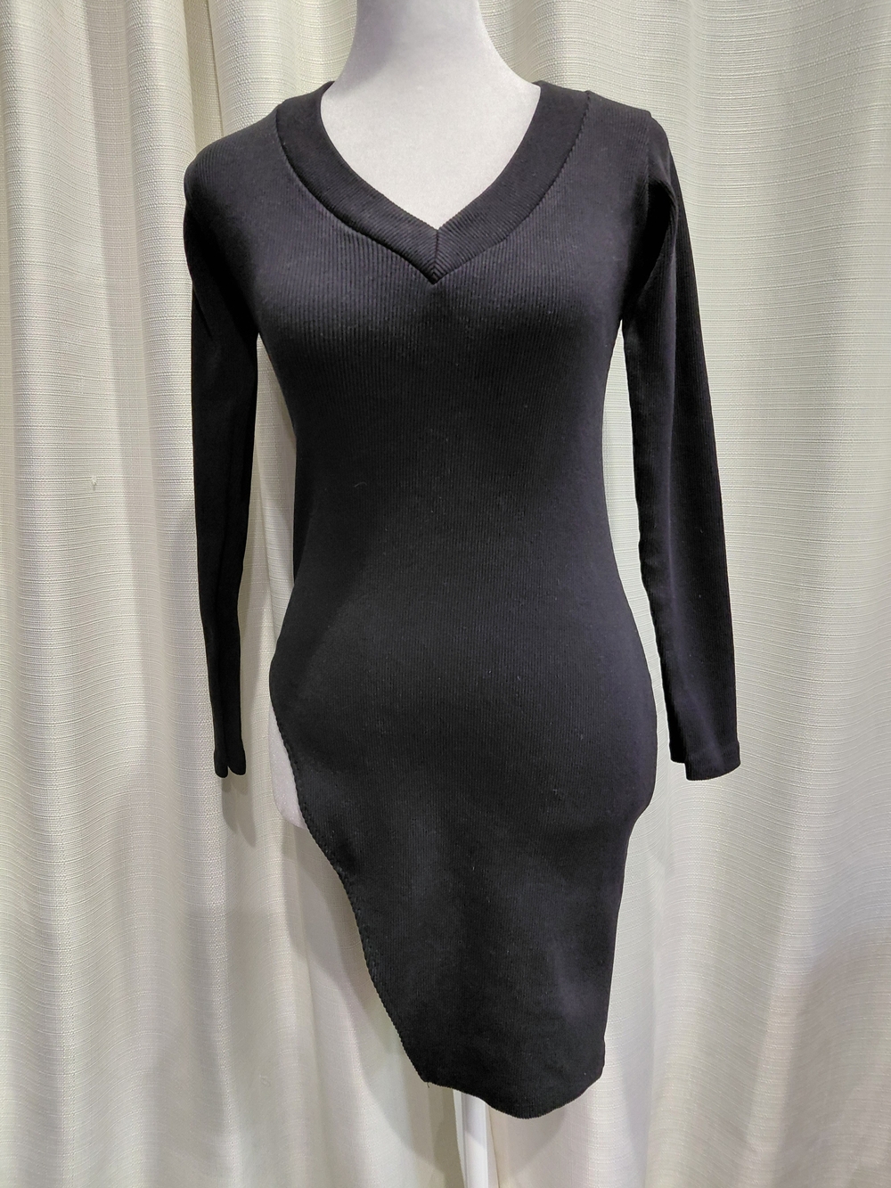 Bambina Mia Ribbed V-Neck Tunic in Black Size Medium